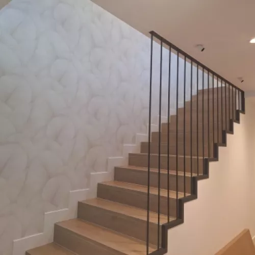 Proceso de construcción de la Casa en Oleiros junto al paseo del río.