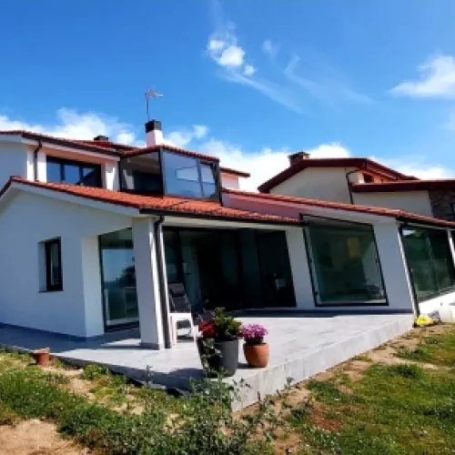 Imagen del proyecto finalizado de la rehabilitación unifamiliar en Oleiros Mera.