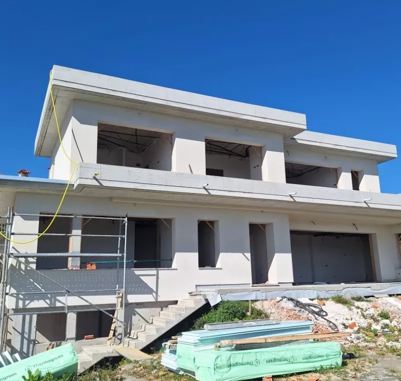 Imagen de la Casa en obra frente al mar en Miño.