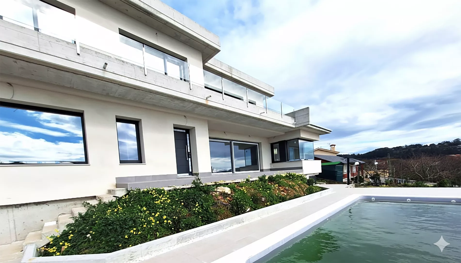 Foto del equipo de arquitectos de Casa y Chalet Arquitectos en Oleiros trabajando en un proyecto