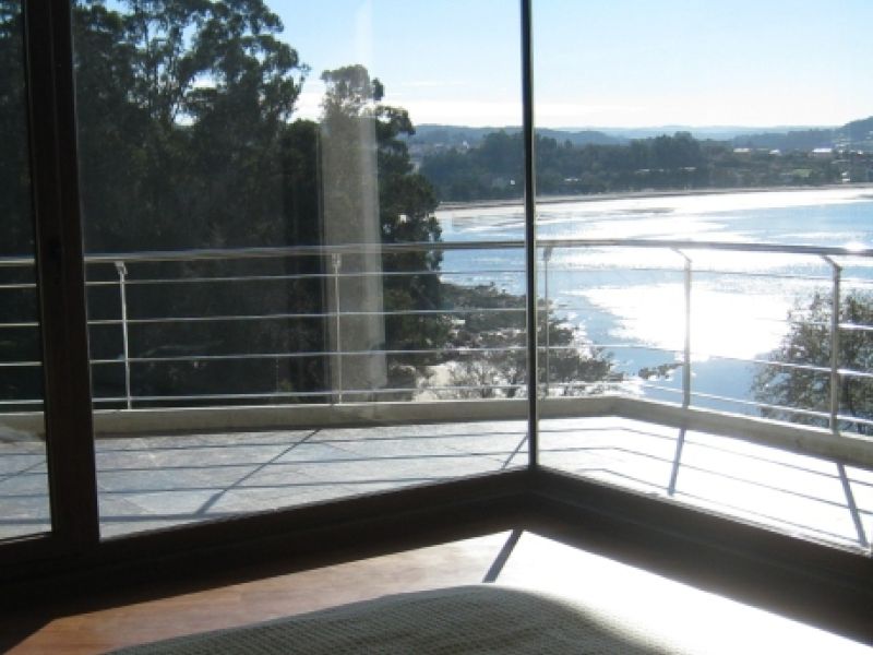 Espacio interior de la Casa Arquitecto sobre Playa Lago.