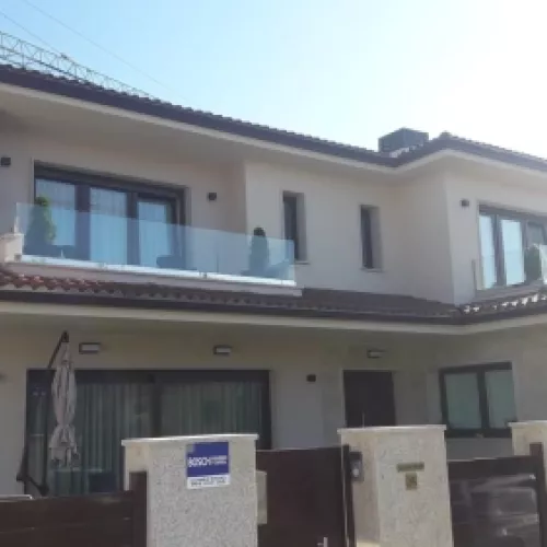 Otra vista de la Casa Club Tenis Oleiros.