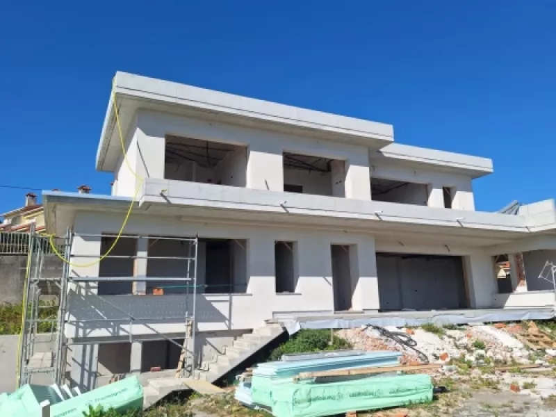 Imagen de la Casa en obra frente al mar en Miño.