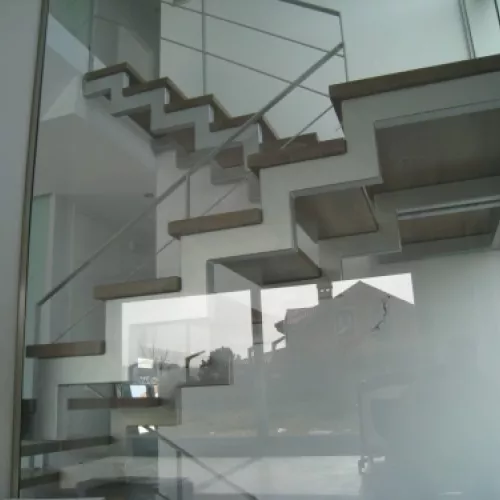 Vista general de la Casa entreplantas en Oleiros.