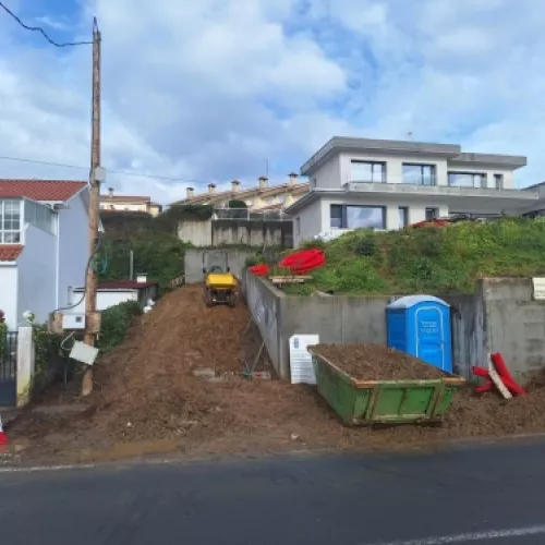 Detalle de los materiales utilizados en la construcción de la Casa frente al mar en Miño.