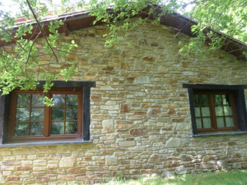 Imagen del proceso de construcción de la Casa Rústica en Abegondo.